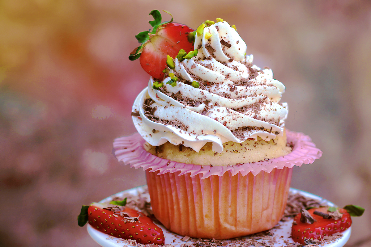 Schoko-Vanille Erdbeer-Cupcakes - iChoc - Vegane Schokolade